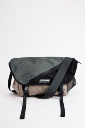 Iets frans. Sports Messenger Bag - ALL at Urban Outfitters - iets frans... - Modalova