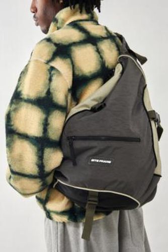Iets frans. One Shoulder Utility Backpack - ALL at Urban Outfitters - iets frans... - Modalova