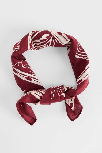 UO Bandana Print Scarf - at - Urban Outfitters - Modalova