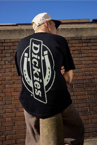 UO Exclusive Horseshoe T-Shirt - M at Urban Outfitters - Dickies - Modalova
