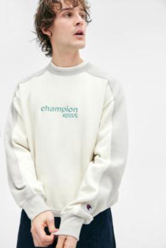 UO Exclusive Retro Sweatshirt - M at Urban Outfitters - Champion - Modalova