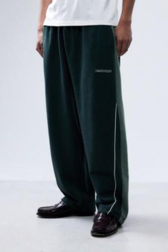 Iets frans. Green Harri Baggy Joggers - Green S at Urban Outfitters - iets frans... - Modalova