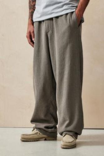 Flood Textured Trousers - 2XS at Urban Outfitters - Loom - Modalova