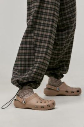 Latte Classic Clogs - UK 5 at Urban Outfitters - Crocs - Modalova