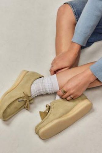 Maple Wallabee Suede Shoes - Beige UK 6 at Urban Outfitters - Clarks Originals - Modalova