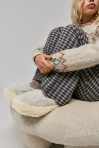 Slippers - 7/8 at Urban Outfitters - Yoko Wool - Modalova