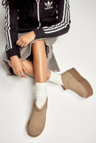 Sand Classic Ultra-Mini Platform Boots - Tan UK 4 at Urban Outfitters - UGG - Modalova