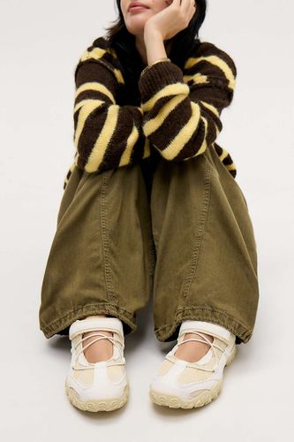 Echappe VC V2 Trainers - Shoe UK 4 at Urban Outfitters - FILA - Modalova