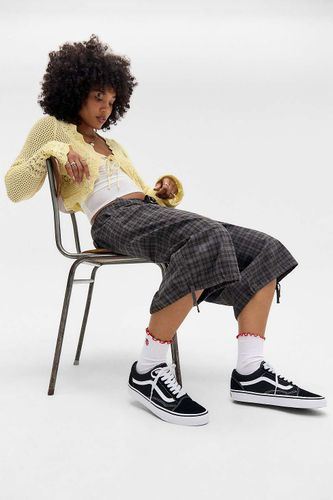 White Old Skool Trainers - Shoe UK 9 at Urban Outfitters - Vans - Modalova