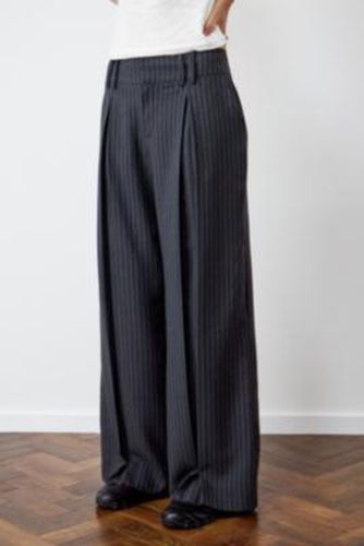 Charcoal & White Pinstripe Ama Wide Leg Trousers - Dark Grey XS at Urban Outfitters - Archive At UO - Modalova