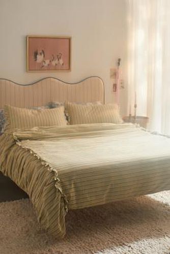 Green Stripe Ruffle Double Duvet Set - Green at - Urban Outfitters - Modalova