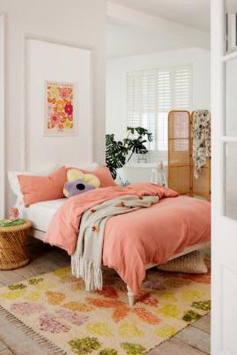 Washed Coral Crinkle Duvet Set - Pink Double at - Urban Outfitters - Modalova