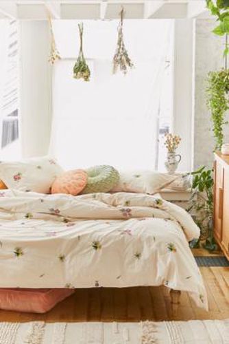 Georgine Embroidered Floral Duvet Cover Set - Urban Outfitters - Modalova