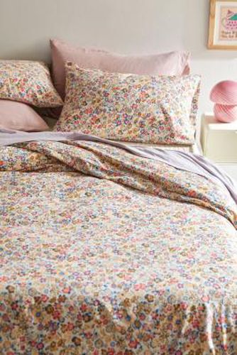 Abigail Floral Duvet Set - White Single at - Urban Outfitters - Modalova