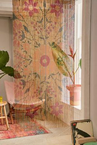 Vorhang Aus Bambus In Rosa Mit Blumenprint Und Perlen - Urban Outfitters - Modalova