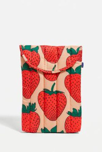 Strawberry 13" Laptop Sleeve - Pink L: 33cm x W: 1.9cm x H: 26cm at Urban Outfitters - BAGGU - Modalova