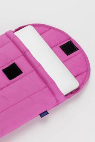 Extra Pink 13" Laptop Sleeve - Pink L: 33cm x W: 1.9cm x H: 26cm at Urban Outfitters - BAGGU - Modalova