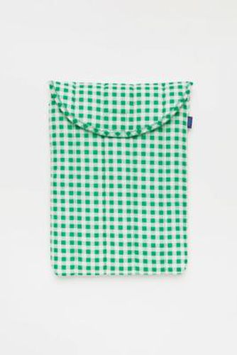 Green Gingham 13" Laptop Sleeve - Green L: 33cm x W: 1.9cm x H: 26cm at Urban Outfitters - BAGGU - Modalova