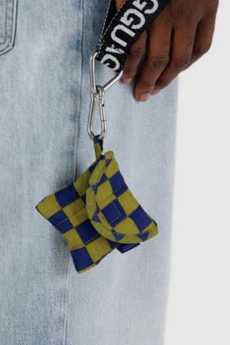 Pear Navy Check Earbuds Case - Blue 7.6cm x 7cm at Urban Outfitters - BAGGU - Modalova