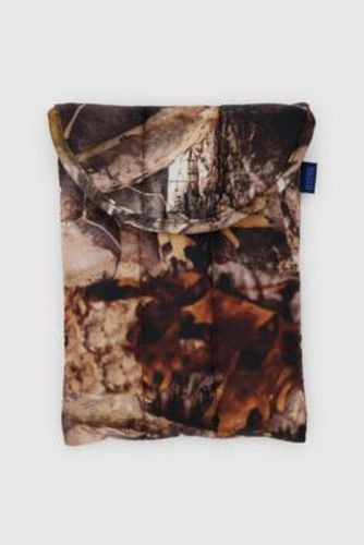 Photo Forest 8" Tablet Sleeve - Brown ALL at Urban Outfitters - BAGGU - Modalova