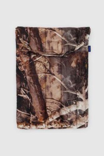 Photo Forest 13" Laptop Sleeve - Brown L: 33cm x W: 1.9cm x H: 26cm at Urban Outfitters - BAGGU - Modalova