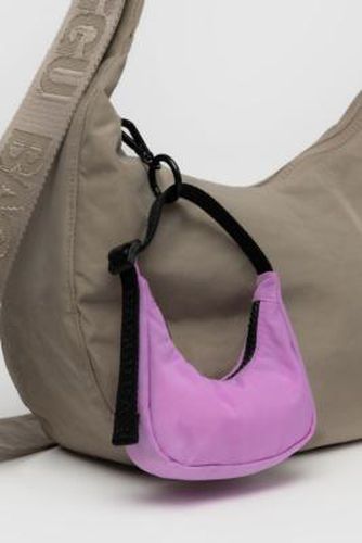 Pink Crescent Bag Charm - Pink ALL at Urban Outfitters - BAGGU - Modalova