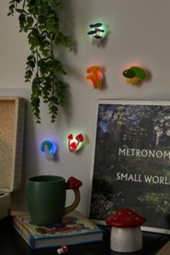 Mushroom LED UO Exclusive Light Set ALL at - Urban Outfitters - Modalova