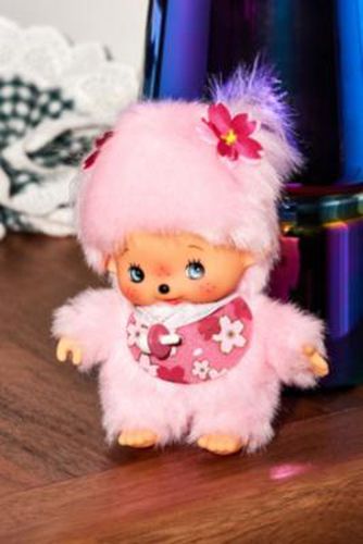 Monchhichi Sakura Bebichhichi Plushie - Pink ALL at - Urban Outfitters - Modalova