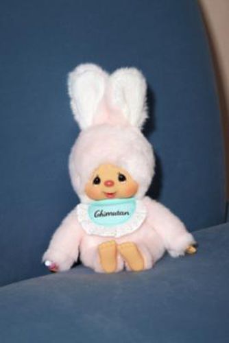 Chimutan Plushie - Pink ALL at Urban Outfitters - Monchhichi - Modalova