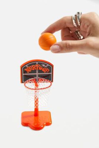 Nerfoop Basketball Game W: 5.7cm x H: 13cm at Urban Outfitters - World's Smallest - Modalova