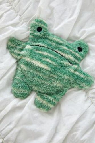 Huggable UO Exclusive Grumpy Frog Cooling & Heating Pad - Green ALL at - Urban Outfitters - Modalova