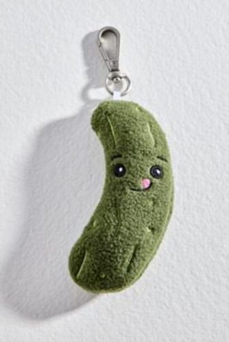 Pickle Keychain - Green ALL at - Urban Outfitters - Modalova