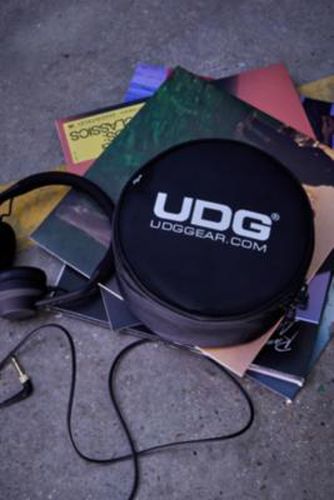 Digi Headphone Bag - Black at Urban Outfitters - UDG - Modalova