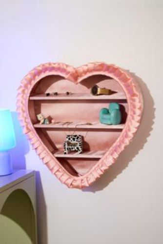 Heart Satin Ruffle Wall Shelf - Pink ALL at - Urban Outfitters - Modalova