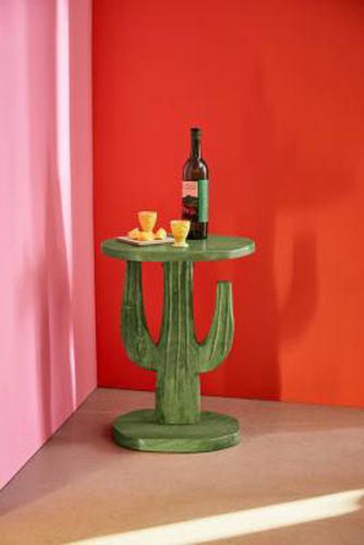 Cactus Side Table - Green H:36cm x W:35cm x L:43cm- Package Dimensions: H:41cm x W:18cm x L:56cm at - Urban Outfitters - Modalova