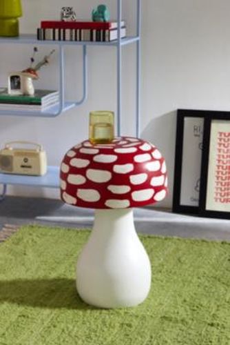 Mushroom Side Table - Red L: 35.5cm x W: 35.5cm x H: 54.5cm at - Urban Outfitters - Modalova