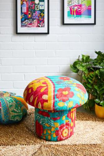 Kantha Mushroom Stool H: 46.99cm x W: 46.99cm x L: 38.73cm- Package Dimensions: H: 46.99cm x W: 46.99cm x L: 38.75cm at - Urban Outfitters - Modalova