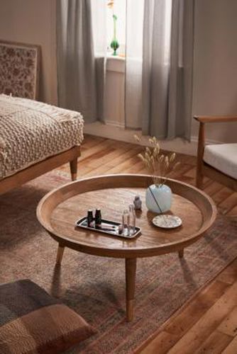 Estelle Coffee Table - Natural H: 37cm x W: 81cm x L: 81cm at - Urban Outfitters - Modalova