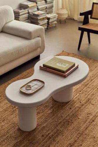 Isobel Coffee Table - White L: 107.4cm x W: 63cm x H: 39.4cm at - Urban Outfitters - Modalova