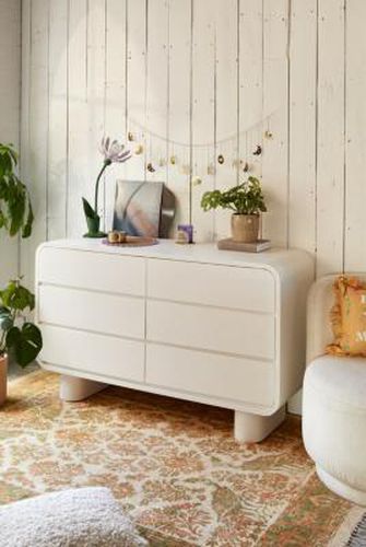 Huron White Dresser - White H: 81.3cm x W: 45.7cm x L: 102.9cm at - Urban Outfitters - Modalova
