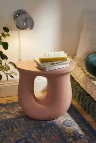 Pink Vera Ceramic Side Table - Pink L: 44.9cm X W: 29.9cm X H: 43.9cm at - Urban Outfitters - Modalova