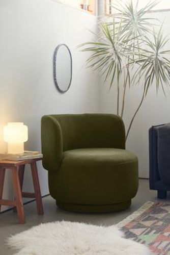 Amaia Swivel Chair - Green L: 86.5cm x W: 83cm x H: 75cm at - Urban Outfitters - Modalova