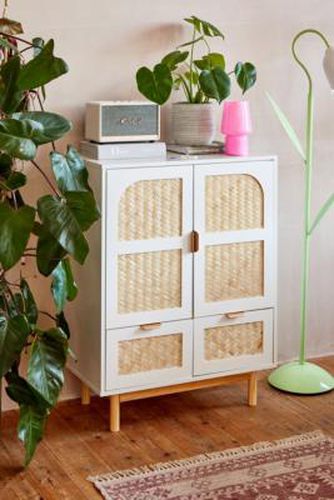 Joan Woven Cabinet - White ALL at - Urban Outfitters - Modalova