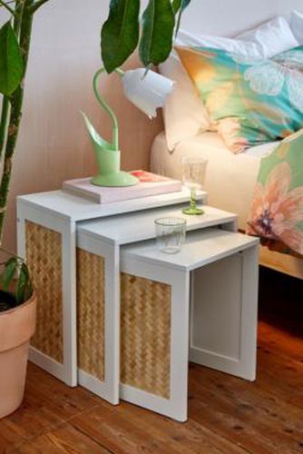 Joan Woven Nesting Tables - White W:50cm x D: 30cm x H: 50cm at - Urban Outfitters - Modalova