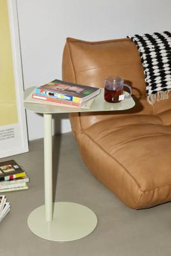 Mint C-Side Table - Green L: 50cm x W: 38.1cm x H: 65cm at - Urban Outfitters - Modalova