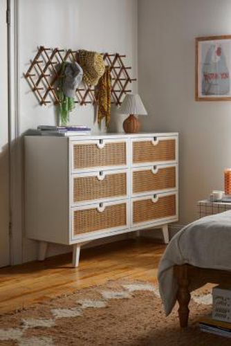Marte 6-Drawer Dresser - All white W: 139.7cm x D: 45.7cm x H: 94cm at - Urban Outfitters - Modalova
