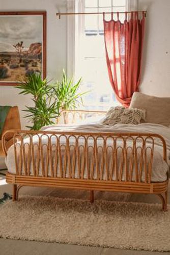 Canoga Double Rattan Bed - ALL at - Urban Outfitters - Modalova