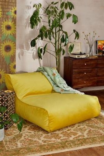 Macy Yellow Two-Seater Velvet Bean Bag - Yellow 120cm x 110cm x 70cm at - Urban Outfitters - Modalova