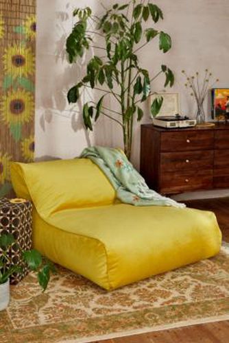 Macy Yellow Two-Seater Velvet Bean Bag - Yellow 135cm x 125cm x 40cm at - Urban Outfitters - Modalova