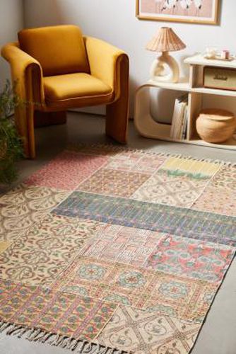 Geometric Patchwork 5x7 Rug at - Urban Outfitters - Modalova